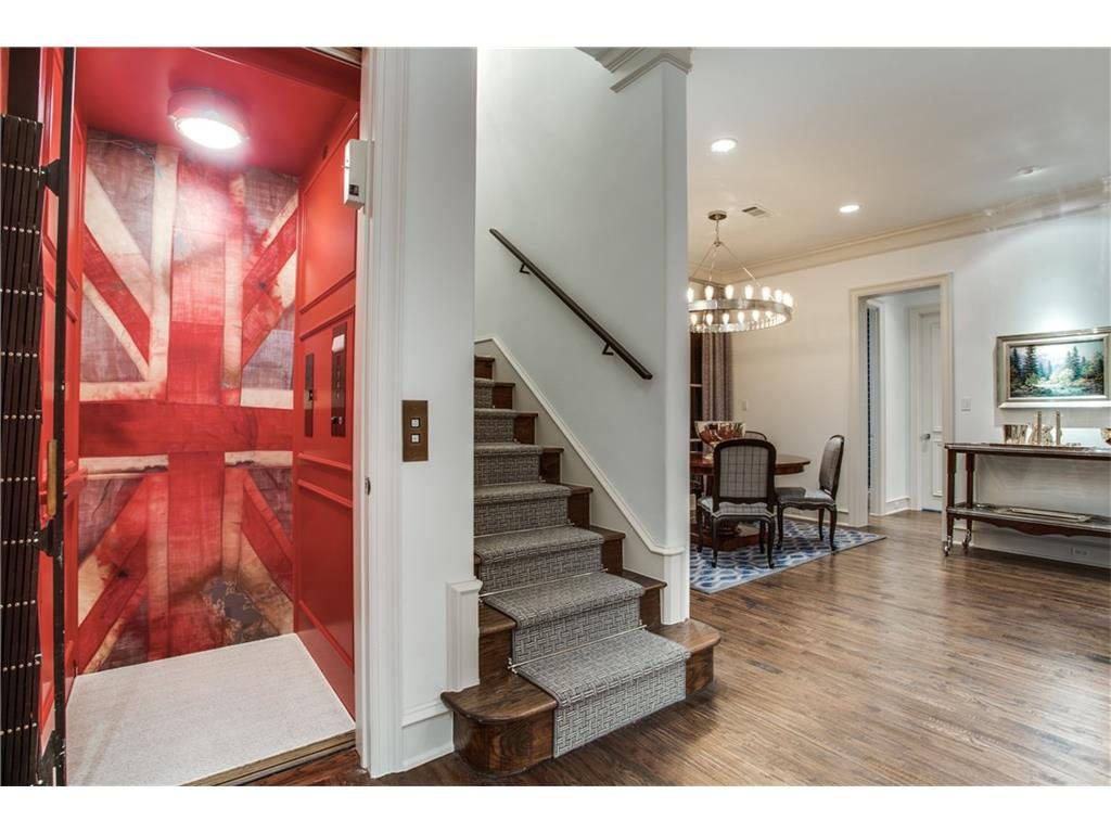 Oaklawn Townhouse elevator to dining .ashx