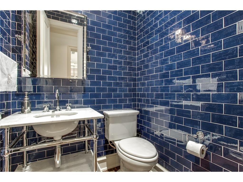 Oak Lawn Townhouse blue bath.ashx
