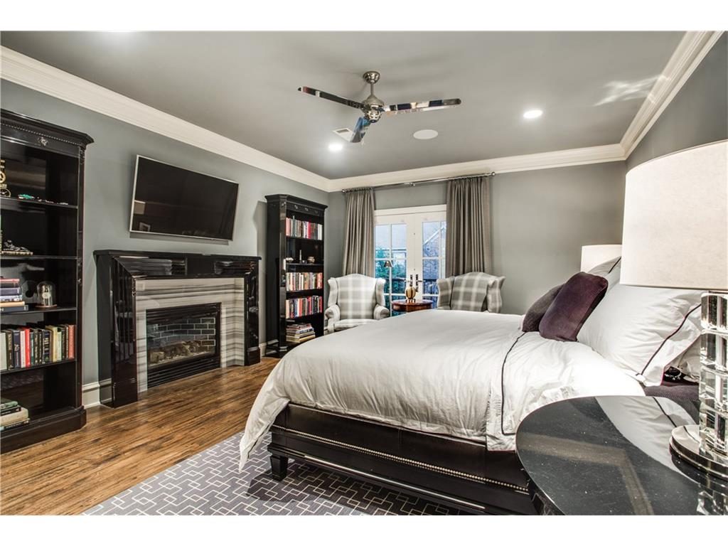 Oak Lawn Townhouse master.ashx