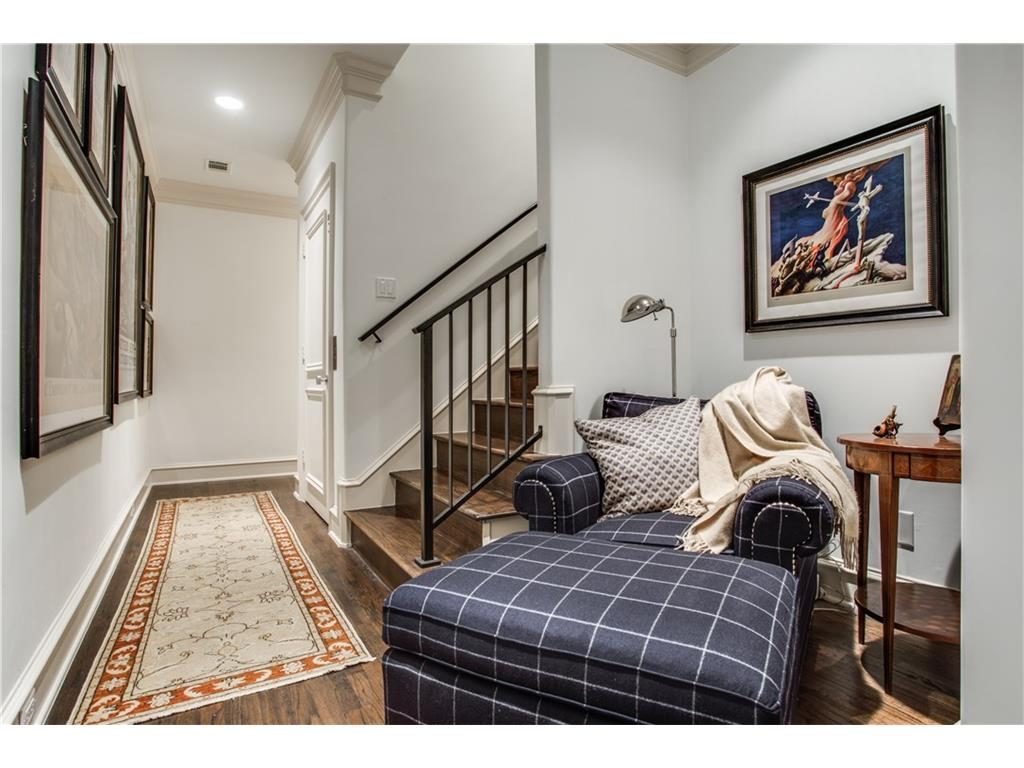 Oak Lawn Townhouse landing.ashx