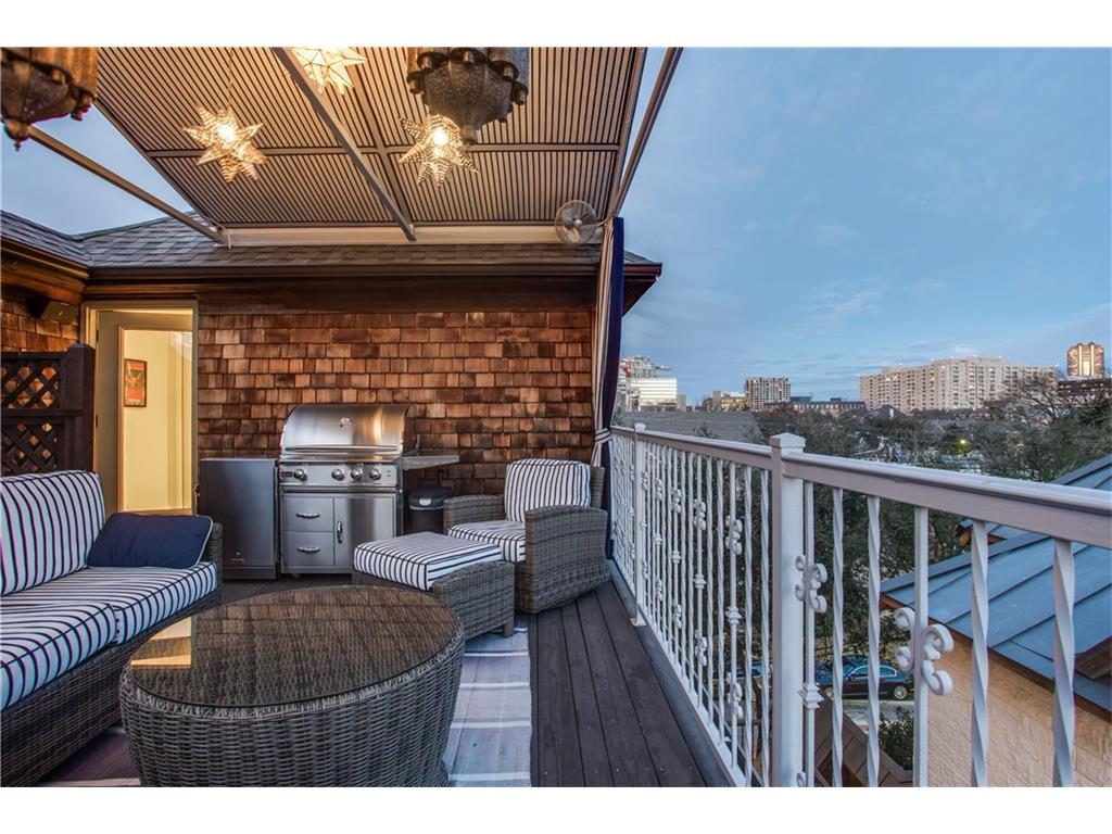 Oak Lawn Townhouse rooftop balcony 21.ashx