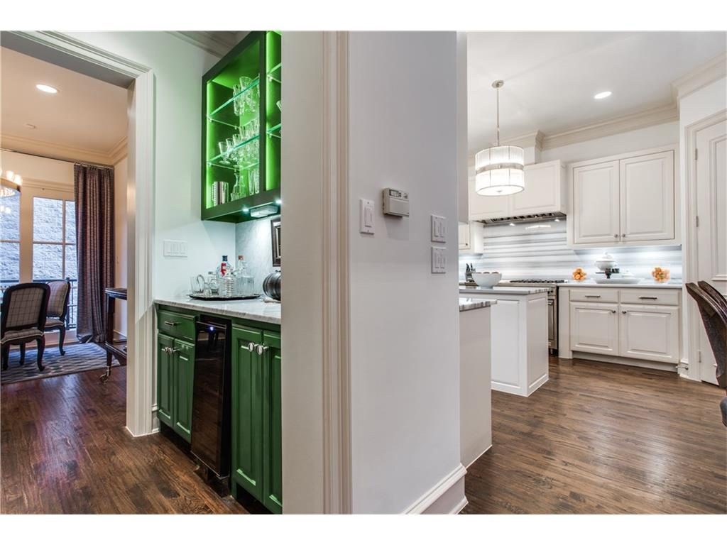 Oak Lawn Townhouse bar 1.ashx