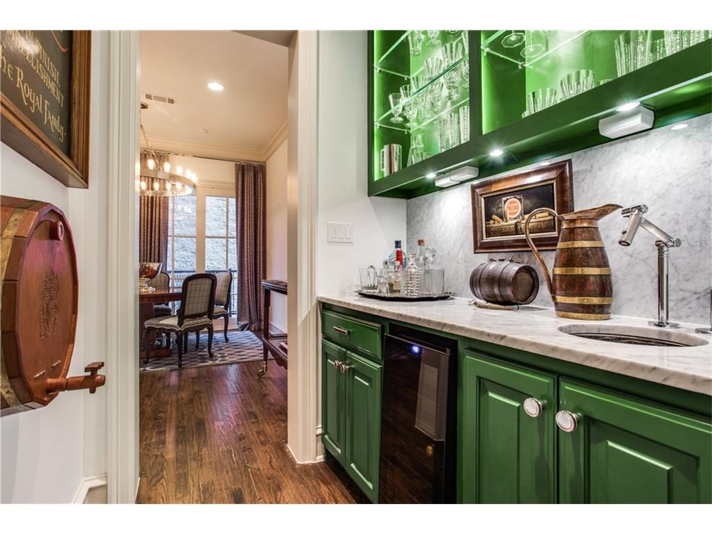 Oak Lawn Townhouse bar 2.ashx