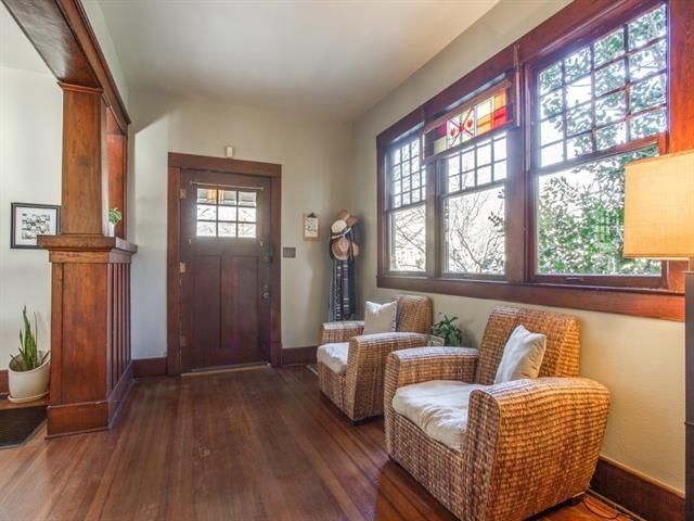 130 N. Edgefield Foyer