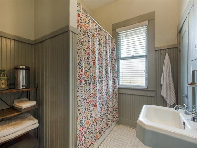 130 N. Edgefield Second Bath