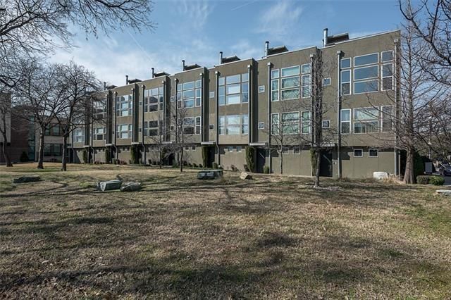 2111 Clark a