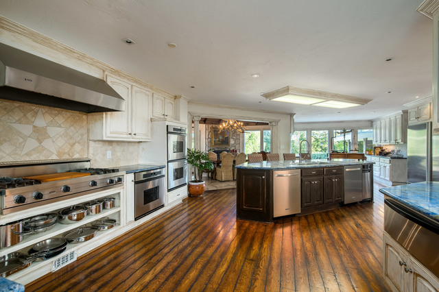 3 - Kitchen