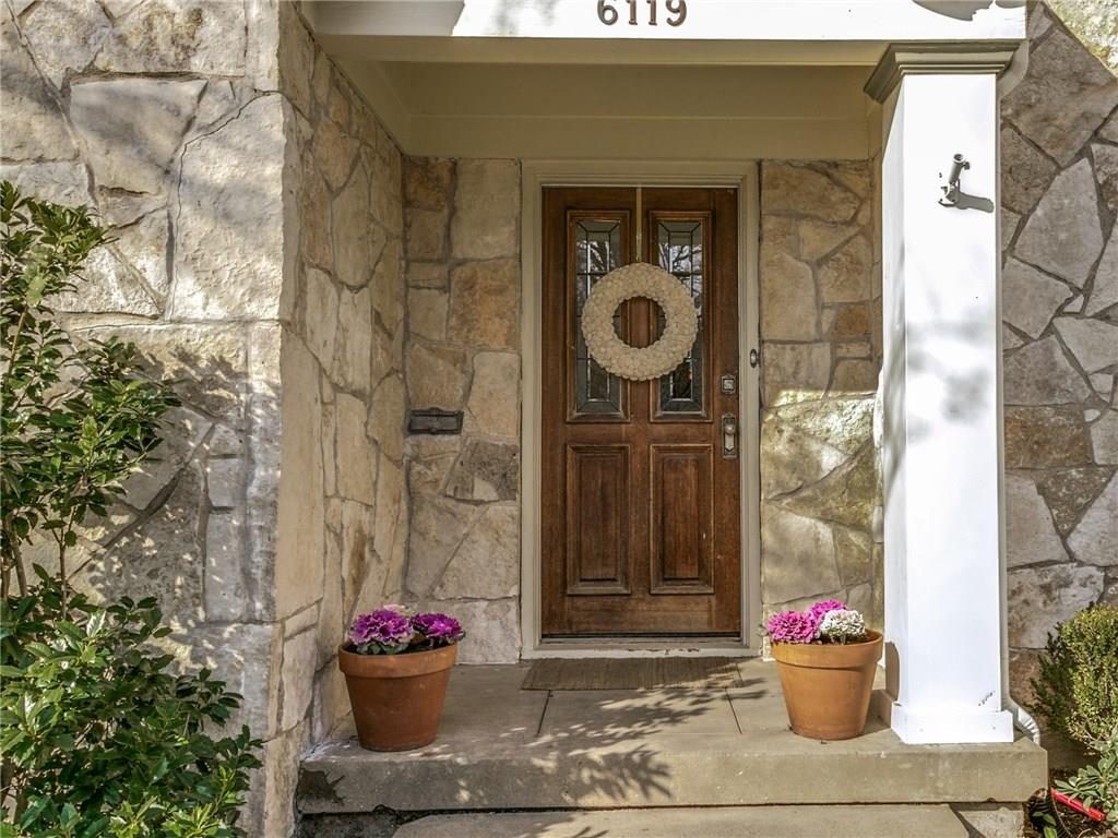 Cape Cod cottage entry.ashx
