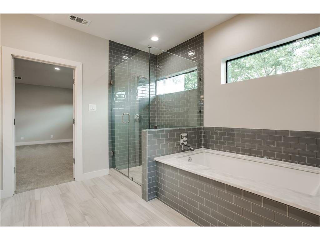 5531 Boca Raton bath upstairs.ashx