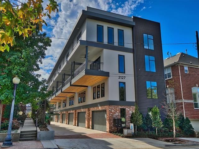 2127 Clark a