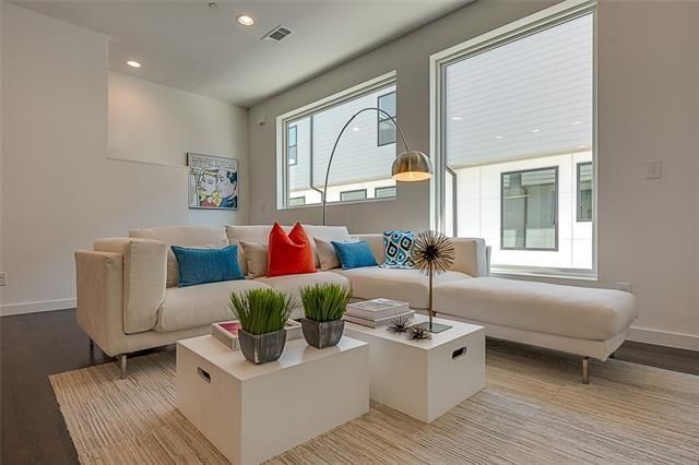 4205 Delano b