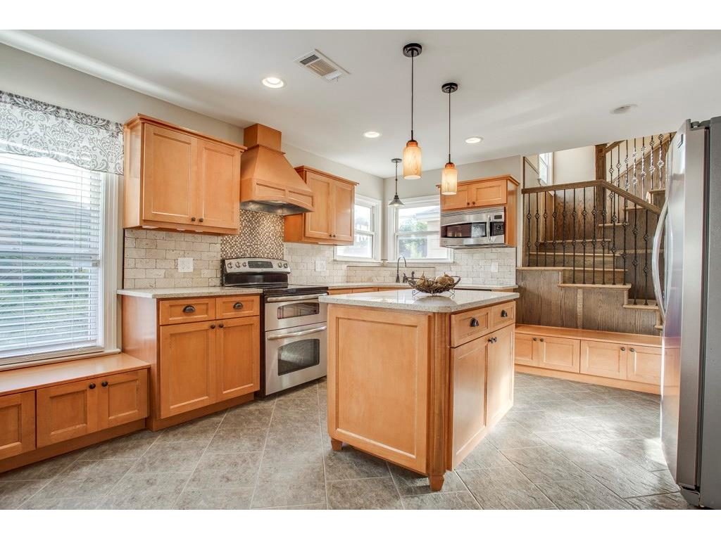 6311 Kenwood Kitchen