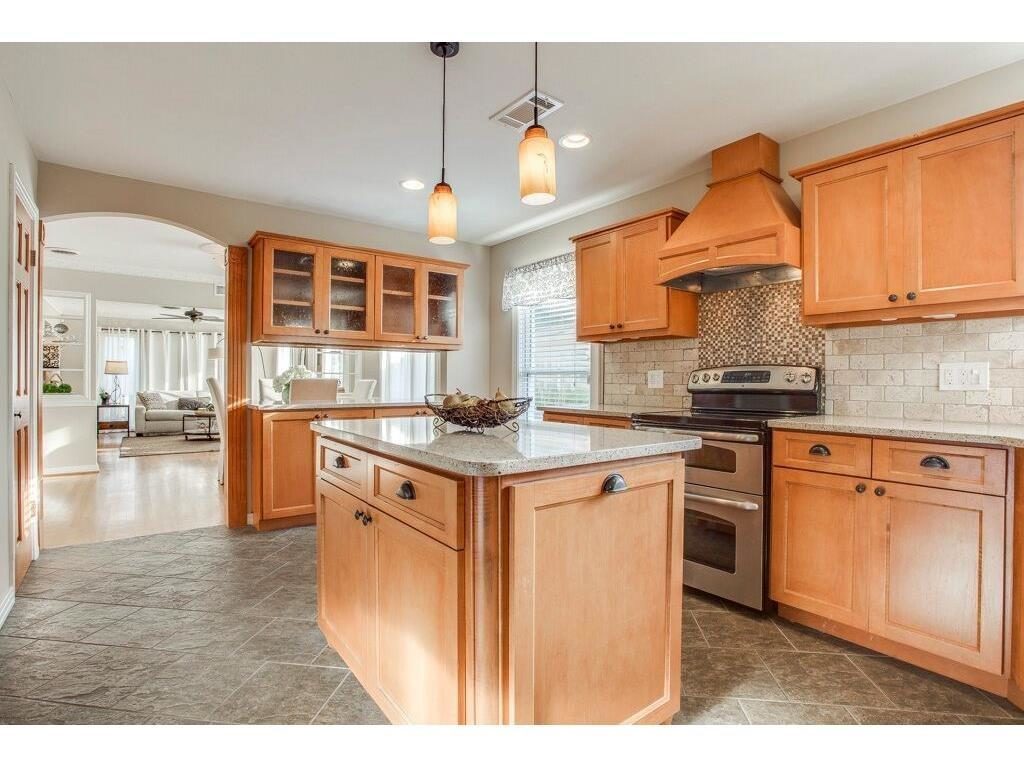 6311 Kenwood Kitchen 3