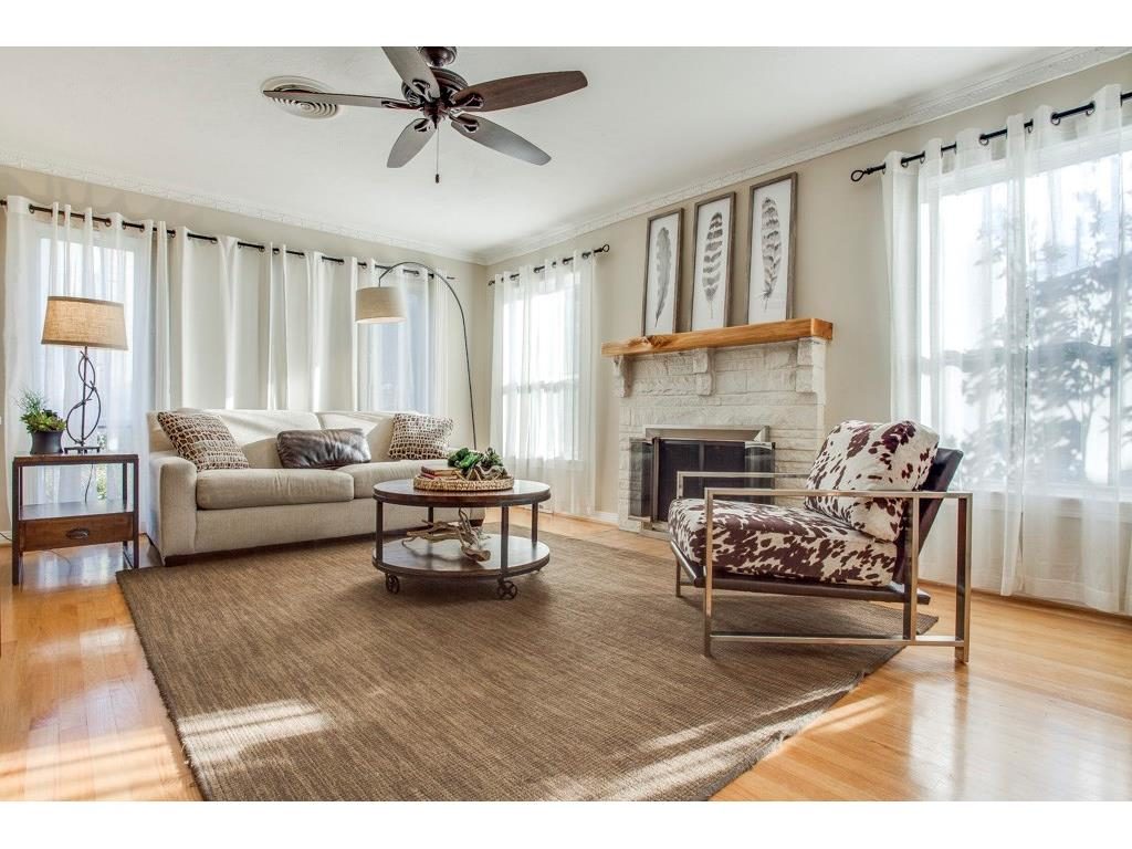 6311 Kenwood Living2