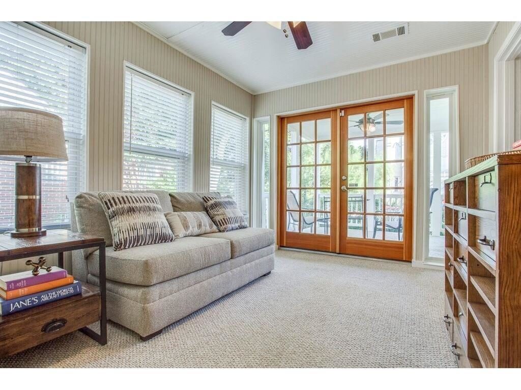 6311 Kenwood Master Lounge