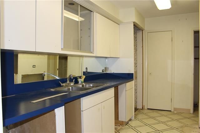 Athena 915 - Kitchen 1