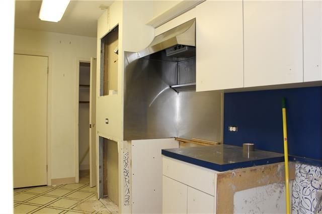 Athena 915 - Kitchen 2