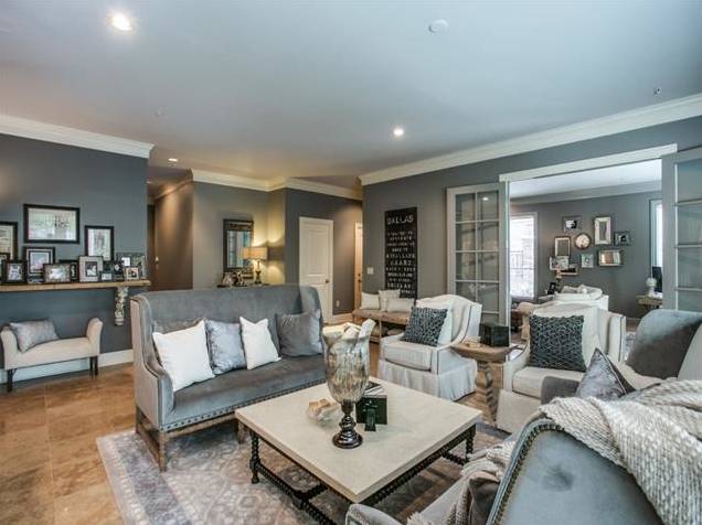 6615 Bandera 1A Living 2