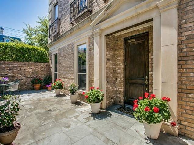 6615 Bandera 1A Patio