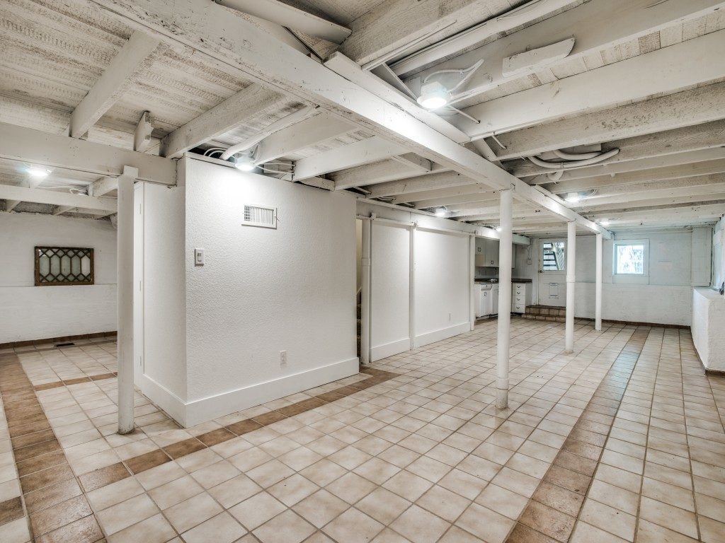 Wouldn't this be a great art studio or Man Cave?