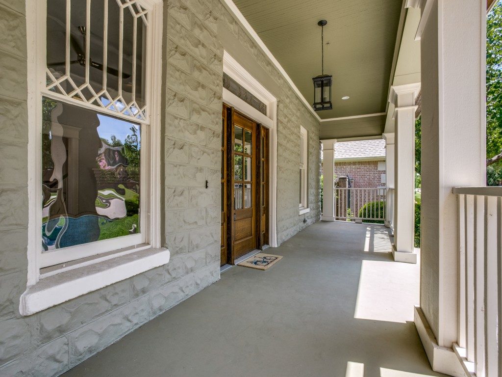 The window patters is known as "Cottage Window"