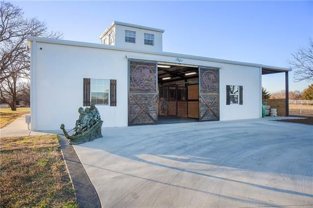 Horse-lover's Dream House Near Equestrian Trails at Lake Ray Roberts | CandysDirt.com