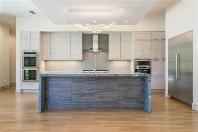 Kitchens and Bathrooms Take Center Stage in these Three DFW Luxury Homes | CandysDirt.com