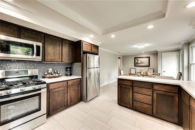 Splurge vs. Steal: Two Houses in Midway Hollow | CandysDirt.com