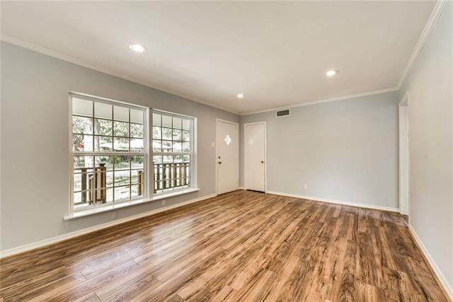 Adorable Casa View Oaks Cottage with Big Updates Won't Last Long | CandysDirt.com