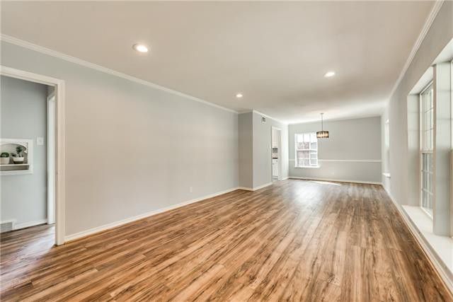 Adorable Casa View Oaks Cottage with Big Updates Won't Last Long | CandysDirt.com