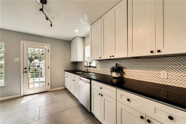 Adorable Casa View Oaks Cottage with Big Updates Won't Last Long | CandysDirt.com