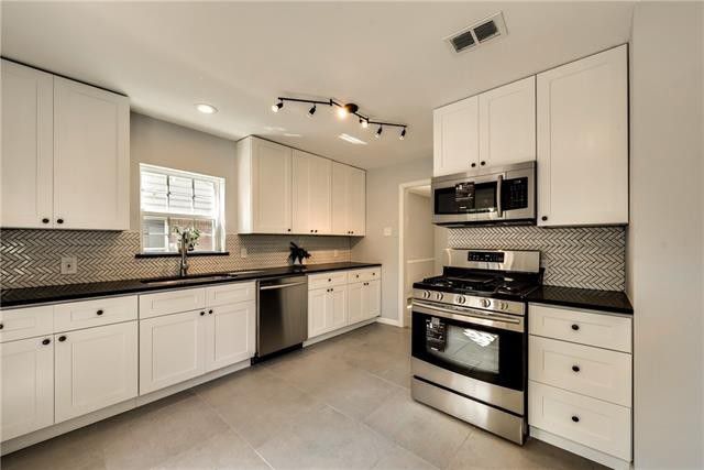 Adorable Casa View Oaks Cottage with Big Updates Won't Last Long | CandysDirt.com