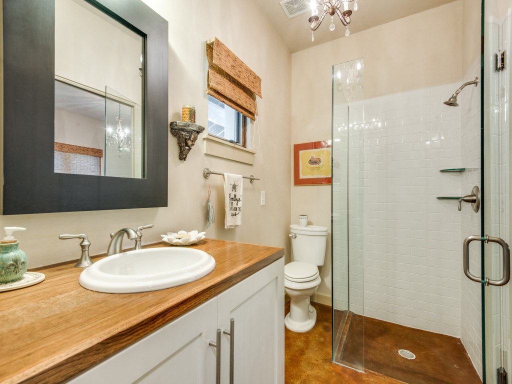 White Rock Valley Modern Offers Open Space, Private Feel