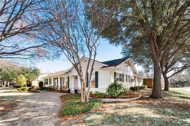 Brookhaven Golf Course Home with Open Floorplan, Mod Updates | CandysDirt.com