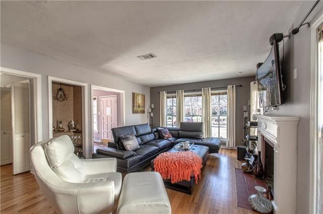 Get Cozy in this Hampton Hills Cottage, Minutes from Bishop Arts | CandysDirt.com