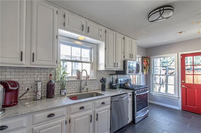 Get Cozy in this Hampton Hills Cottage, Minutes from Bishop Arts | CandysDirt.com