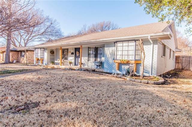 Updated, On-trend Farmers Branch Reno Near Brookhaven Country Club | CandysDirt.com