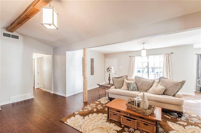 Updated, On-trend Farmers Branch Reno Near Brookhaven Country Club | CandysDirt.com