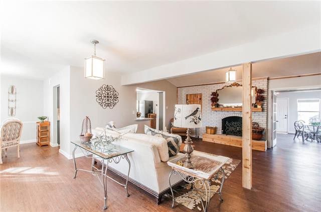 Updated, On-trend Farmers Branch Reno Near Brookhaven Country Club | CandysDirt.com
