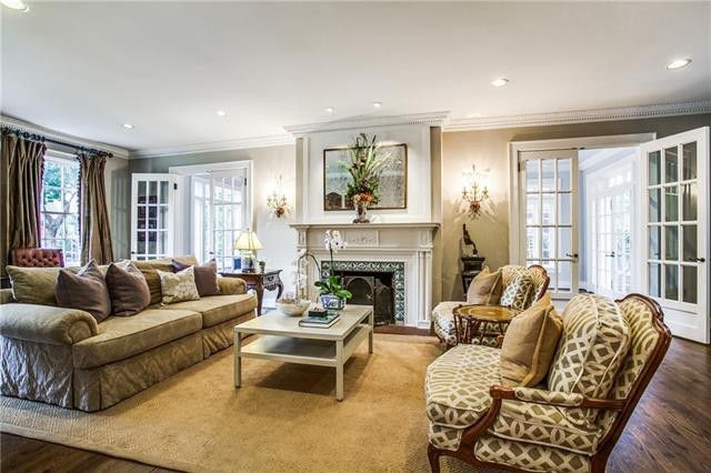 Highland Park Colonial Revival