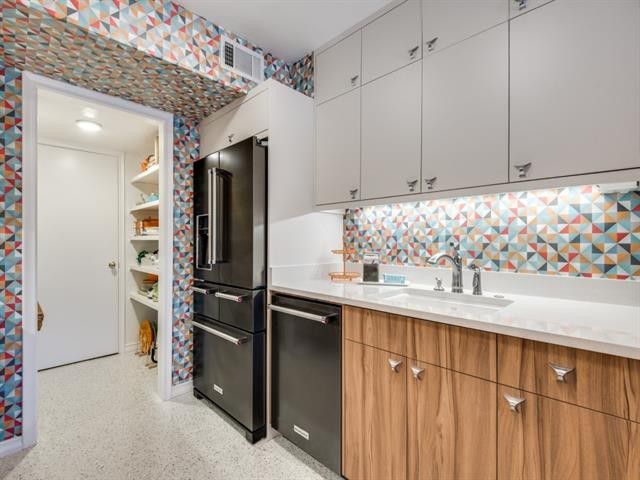 Mad Men Obsessed: This Glam Midcentury Condo Behind the Pink Wall Is a Dream | CandysDirt.com