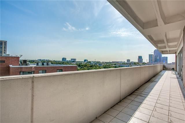 Splurge vs Steal: Two Fabulous Oak Lawn Condos | CandysDirt.com