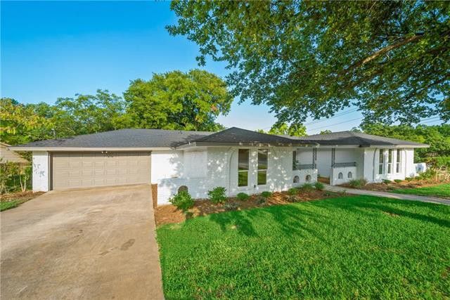 Find Fab Style in this South Dallas Renovated Spanish-style House | CandysDirt.com