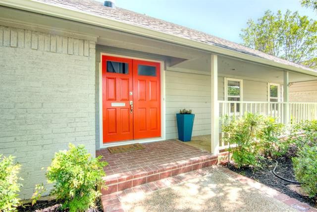 Splurge vs Steal: Two Lovely Lochwood Houses, Reduced in Asking Price | CandysDirt.com