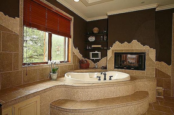 339 Town East Blvd. master bath