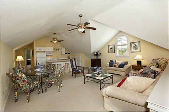 Carriage House Apartment