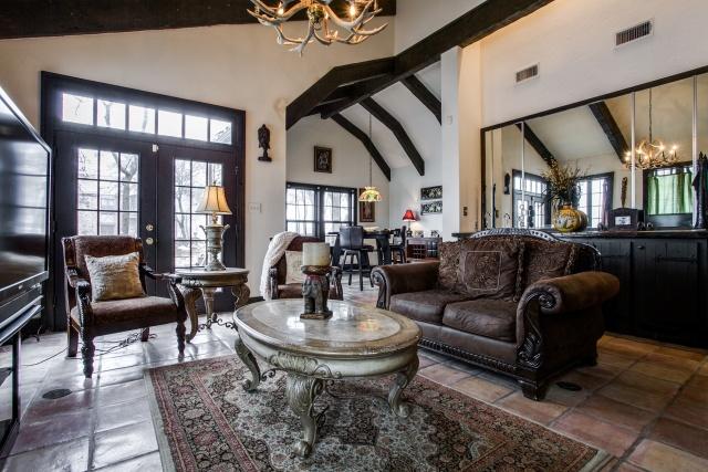 Guest House living area