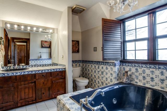 Jacuzzi tub master bath
