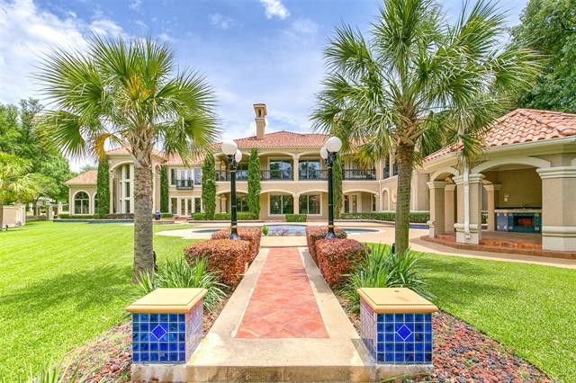 It doesn’t take a lot to impress me, so this Mediterranean villa on Gladeside Court just about knocked me over. It leases for $22,000 a month, and its sale price is $3.5 million, which is most definitely out of my price range, but I am happy to highlight its features and take myself on a virtual tour – and you, lucky reader, are welcome to join me.