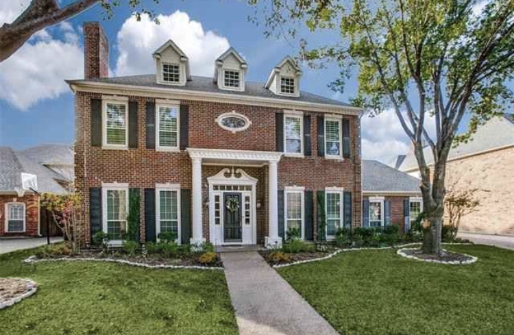 Four might be your new lucky number.
Picture this: You’ve arrived at your new four-bedroom home on the fourth tee of a golf course where you could find yourself calling out, “Fore!”